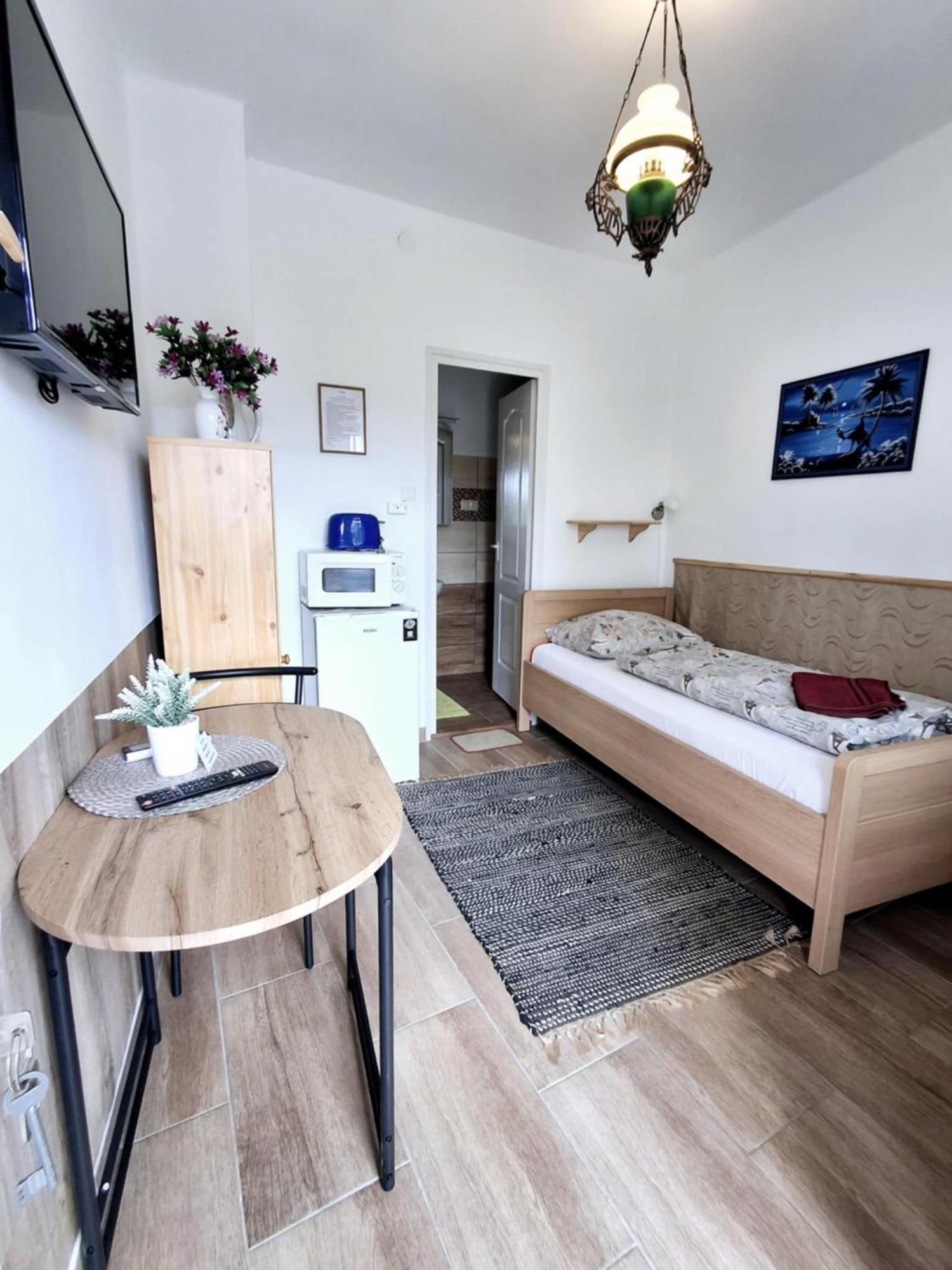 Hotel Szieszta Vendeghaz Sárospatak Zewnętrze zdjęcie